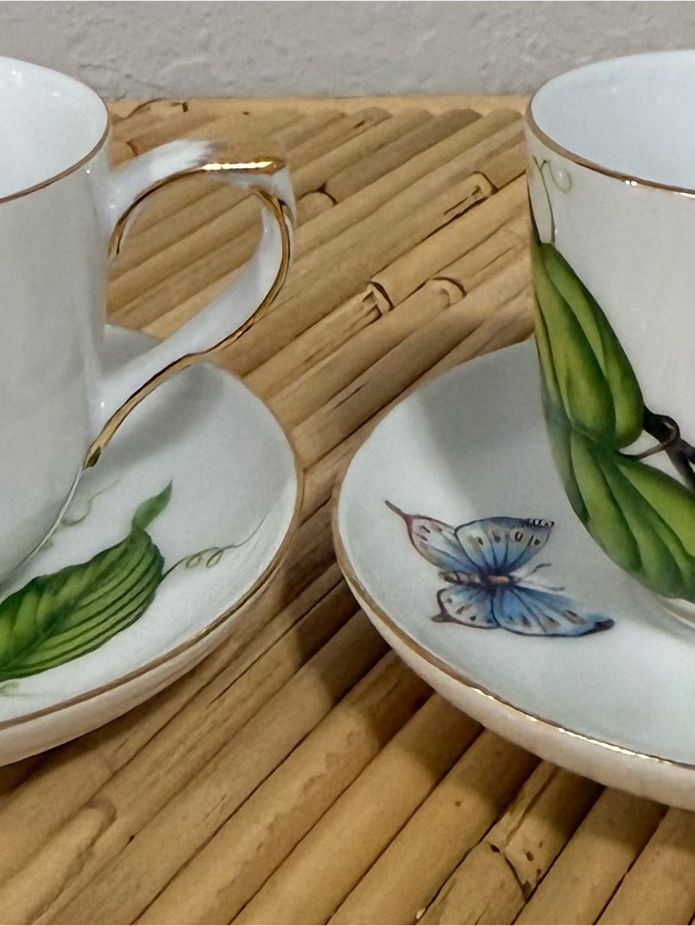 2 Sets I. Godinger & Co Jardín Demitasse Cups & Saucers Gold Trim Bees Butterfly